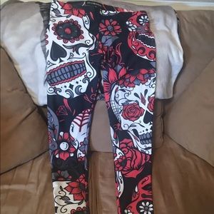NWOT Gear Bunch Skull Leggings Adult Lg